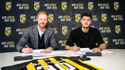 Adrian Mazilu a semnat cu o echipă din prima ligă olandeză/ Fostul jucător al Farului va juca pentru restul sezonului la Vitesse Arnhem