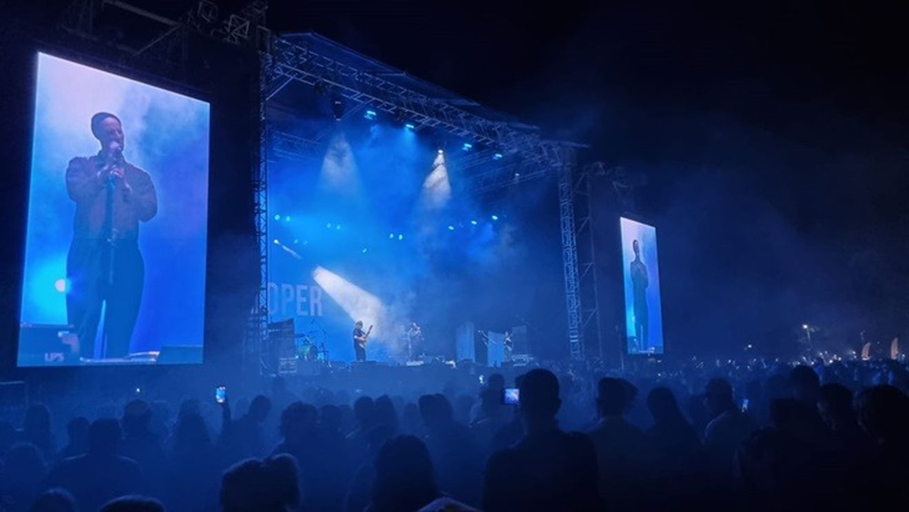 Mii de oameni au cântat și au dansat la Flight Festival / Trupele care vor cânta duminică seara la Timișoara