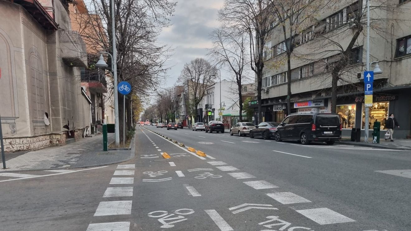 Accident pe pista de biciclete din Turda. Ambii, și şoferiţa şi biciclistul acroşat, amendaţi de poliţie