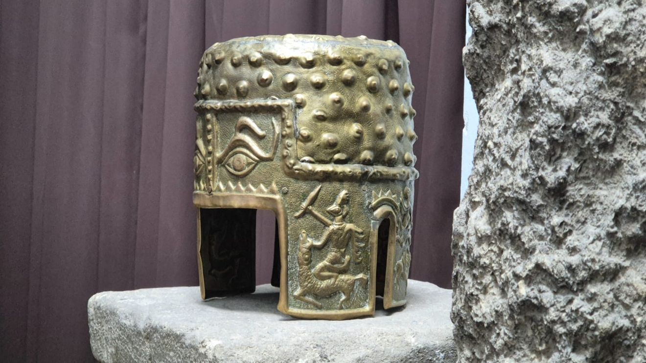 Un român s-a furişat în Muzeul Drents chiar înainte de furtul Coifului de la Coţofeneşti / Agenţii de securitate l-au scos atunci afară din muzeu / A fost suspect în acest caz, însă ulterior a fost scos din anchetă