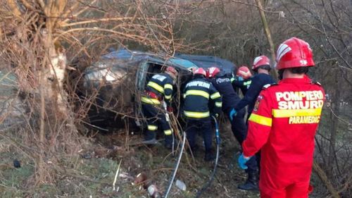 Un bărbat din Vâlcea, reținut de polițiști după ce ar fi asistat la un accident rutier cu doi morți și n-ar fi anunțat autoritățile