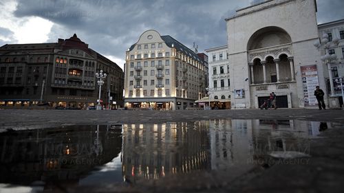 Concurs internaţional de soluţii arhitecturale pentru reamenajarea Pieţei Victoriei din Timișoara / Pentru consultanță, Primăria scoate la bătaie 267.666 lei, sumă la care se adaugă TVA-ul