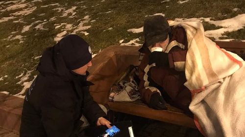 Apel pentru bucureșteni: cine vede oameni fără adăpost pe străzi să anunțe autoritățile