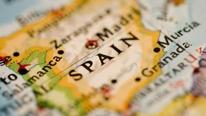 Doisprezece români, cinci adulţi şi şapte copii, răniţi după ce acoperişul casei în care se mutaseră de mai puţin de o lună, într-o localitate din regiunea spaniolă Asturia, s-a prăbuşit peste ei