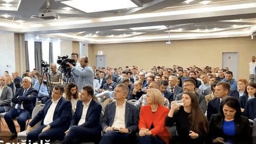 Liderii locali ai USR Sibiu, principalii candidaţi ADU la alegerile locale din 9 iunie: Ruxandra Cibu Deaconu şi Adrian Echert, primele poziţii pe listele de candidaţi pentru Consiliul Local și Consiliul Județean