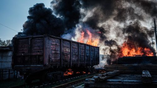 Forţele ruse au atacat infrastructura feroviară din centrul Ucrainei / Atacul a întrerupt curentul electric în mai multe gări și a provocat întârzieri pentru trenurile de pasageri