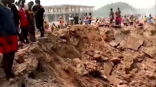 VIDEO Cel puțin 17 morți și 59 de răniți în Ghana, după o explozie de proporții a unui camion care transporta material exploziv