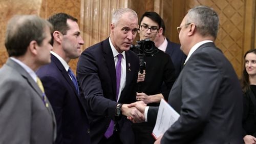 Premierul Ciucă, întâlnire cu un grup de congresmeni americani: Discuţiile s-au concentrat asupra situaţiei de securitate, a sprijinului de care România are nevoie în viitor pentru a-şi asigura apărarea şi asistenţa umanitară oferită refugiaţilor ucraineni ajunşi în ţara noastră