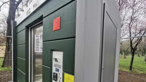 Timișoara investește 180.000 de euro în două toalete smart: 15 minute de utilizare pentru un leu, apoi curățenie automată