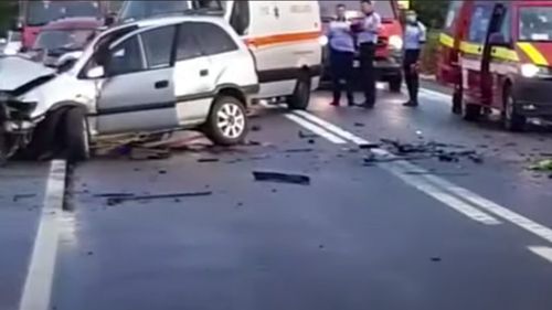 Accident în Bacău: un bărbat a decedat după ce a intrat cu maşina într-un cap de pod / În mașină se mai aflau alte 4 persoane care nu au avut nevoie de îngrijiri medicale