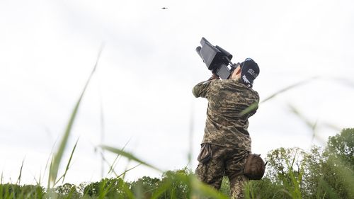 Miruță, în contextul alertelor din zona Mării Negre: Nu la fiecare roi de drone se ridică avioanele de vânătoare