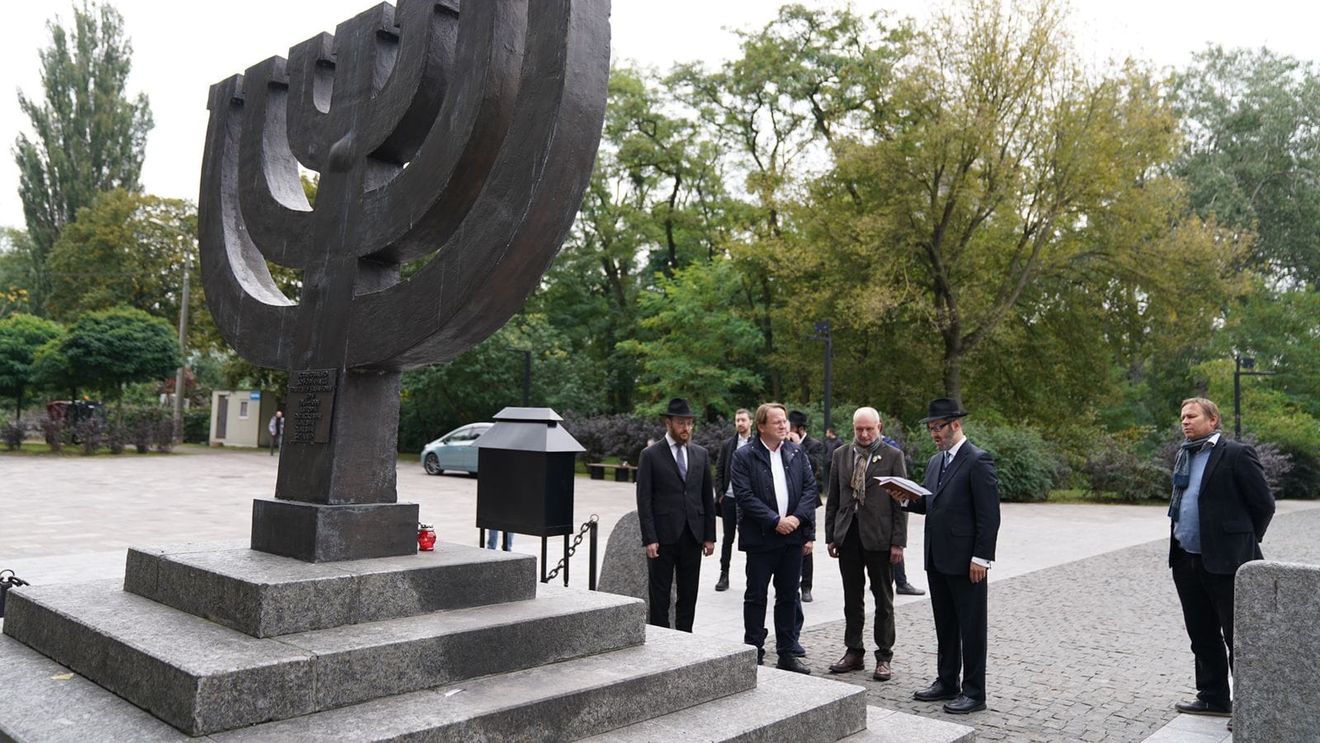 Babi (Babyn) Yar – Memorialul Holocaustului – capătă o nouă semnificație după declanșarea războiului de agresiune al Rusiei împotriva Ucrainei. 33.771 de evrei au fost executați în două zile de naziști acum 81 de ani
