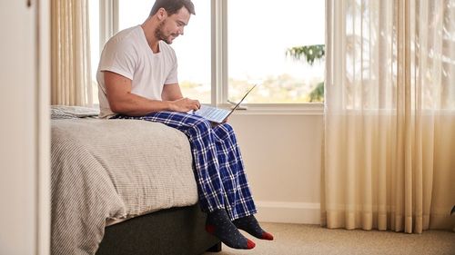 Românii, în topul angajaților care nu mai vor înapoi la birou după pandemie: 9 din 10 își doresc să lucreze complet sau parțial de la distanță