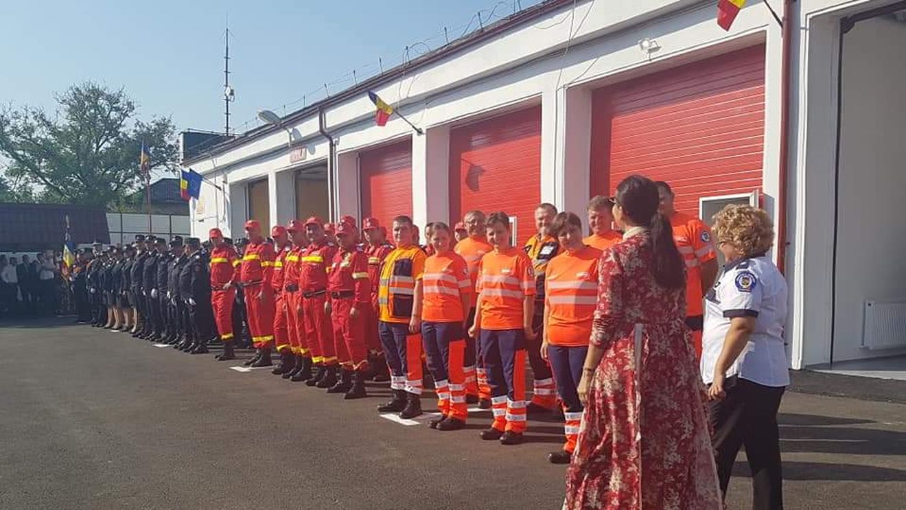 Critic de modă, despre rochia purtată de Sorina Pintea pe şantierul spitalului din Baia Mare: „Este de un penibil greu de imaginat, de o aroganță care frizează penibilul“
