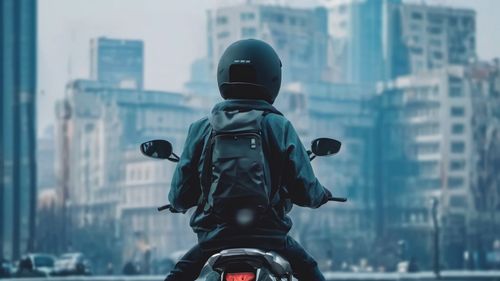 OPINIE: Ce am învățat și observat după cinci luni în care am mers aproape zilnic cu scuterul prin București