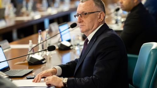 Sorin Cîmpeanu ignoră petiția semnată de 28.000 de persoane pentru demiterea sa și retragerea proiectelor de legi ale educației: „Au fost teme care au adunat multe sute de mii de semnături (…) noi ne ocupăm cu reforma în educație”