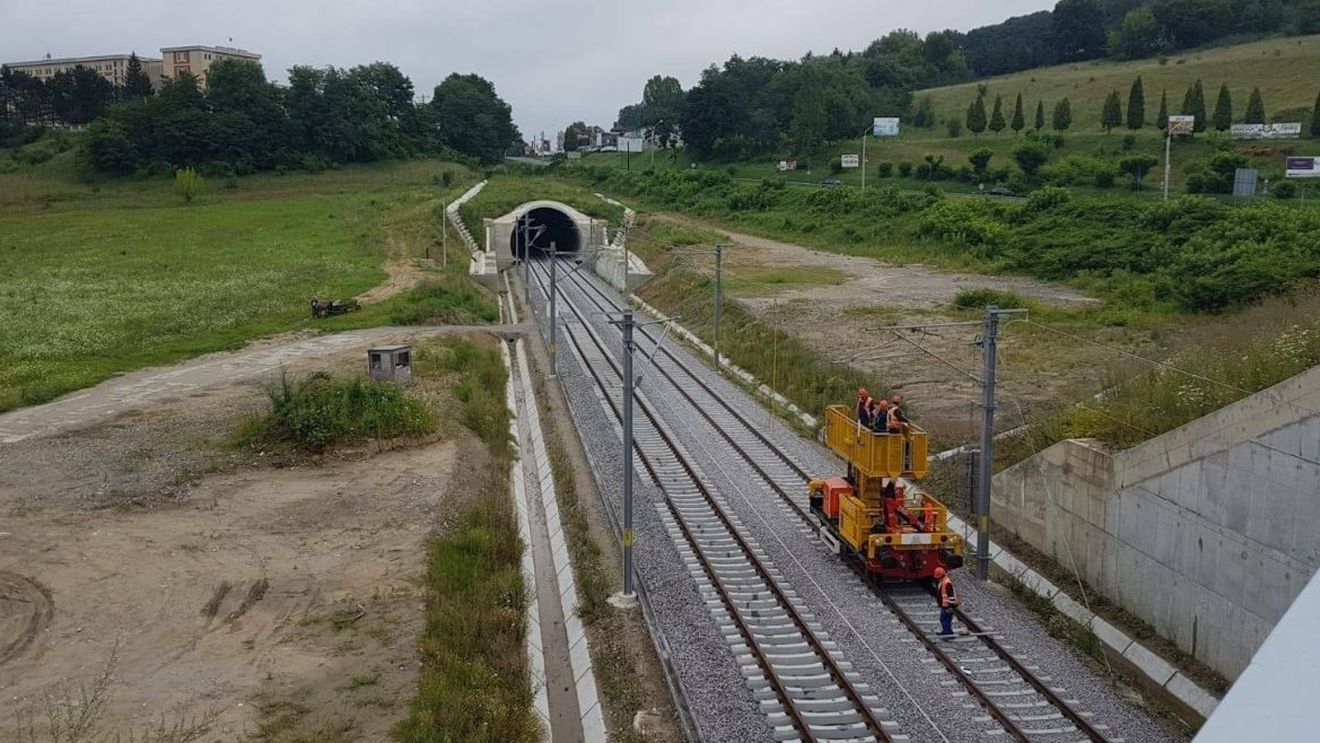 Contract uriaș din PNRR, semnat pentru calea ferată. 8,77 miliarde lei pentru modernizarea rutei feroviare Caransebeş-Timişoara-Arad