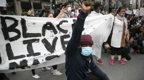 O manifestaţie împotriva rasismului de la Montreal a degenerat în confruntări violente între protestatari și poliție