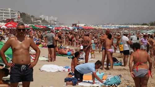 FOTO Cum arată în toiul sezonului estival Eforie, cea mai aglomerată stațiune de pe litoral, unde se înregistrează în fiecare an cea mai mare concentrație de E.coli în apa mării