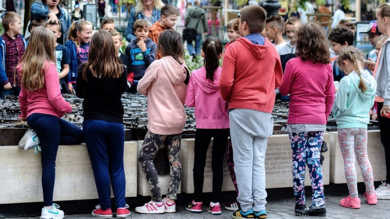 Orban atacă la CCR legea prin care Parlamentul a respins ordonanța care amână dublarea alocaţiilor pentru copii