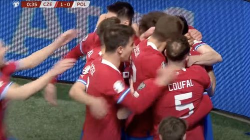 Trei fotbaliști ai echipei naționale de fotbal din Cehia, excluşi din lot după ce au fost văzuţi într-un club de noapte