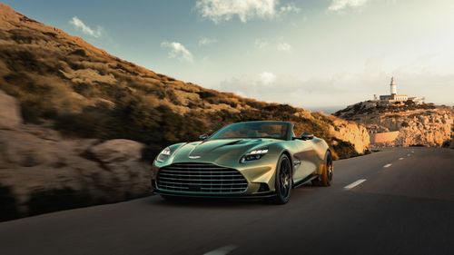 Cea mai rapidă și puternică decapotabilă cu motor amplasat frontal a fost lansată de Aston Martin
