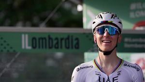 VIDEO Imbatabilul Tadej Pogacar: Cade, revine în cursă și câștigă Milano-San Remo la sprint