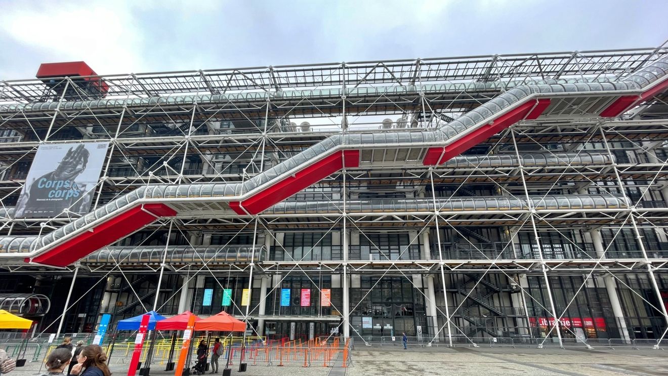 Centrul Pompidou din Paris,  care găzduieşte cel mai important muzeu de artă modernă din lume, se închide luni pentru renovări care vor dura cinci ani