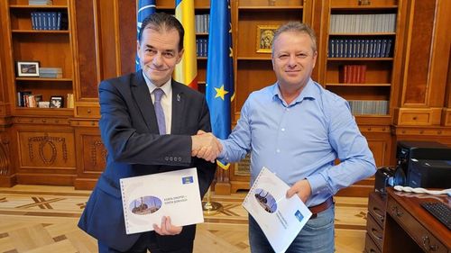 Încă un senator demisionează din grupul parlamentar al PNL