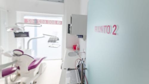 REPORTAJ Viața și problemele medicilor din singura clinică stomatologică românească din Italia: ”Nu m-aș întoarce în țară nici dacă mi s-ar da de cinci ori salariul de aici”