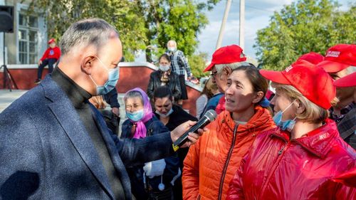 Presa rusă: Dodon provoacă în Republica Moldova un val rusofob / Socialiștii au inițiat un proiect de lege care le oferă cetățenilor posibilitatea de a opta între limbile rusă sau română în relația cu autoritățile