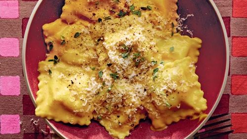 Ravioli umplute cu brânză și preparate cu sos de dovleac/ Perfecte pentru o cină rapidă și delicioasă