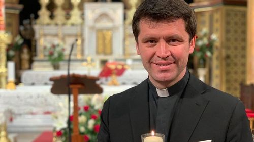 Părintele Francisc Doboş relatează că s-a întâlnit cu Nicuşor Dan / Preotul afirmă că face dezvăluirea într-un context politic „intoxicat”