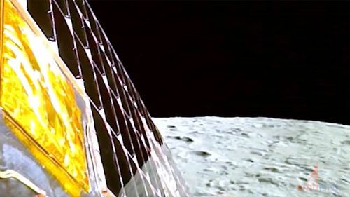 Imagini impresionante de pe Lună surprinse de sonda Indiei în timpul apropierii de solul selenar
