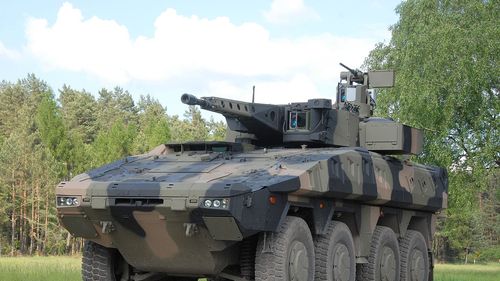 Echipele de intervenţie au reuşit să extragă vehiculul militar american scufundat într-o mlaştină în Lituania, în apropiere de frontiera cu Belarus / Nu se știe încă nimic despre cei patru militari americani care s-ar fi aflat în blindat