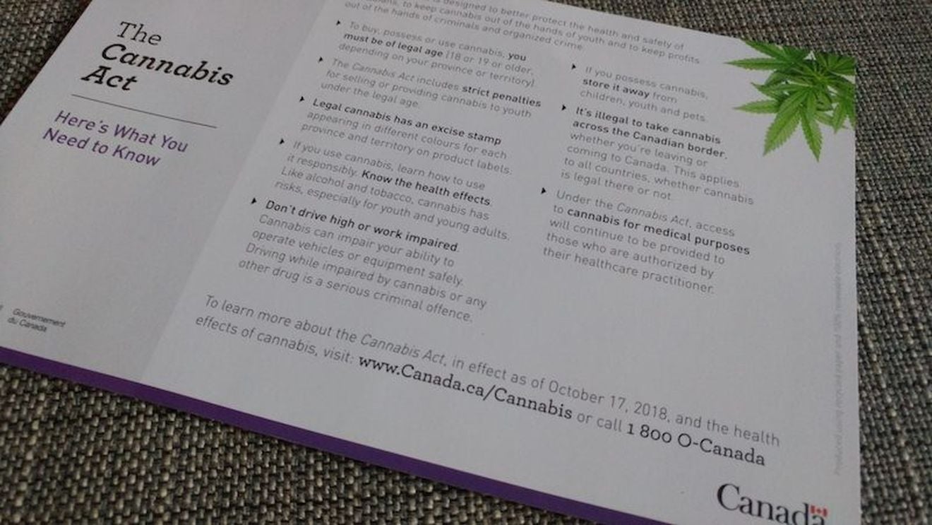 Campanie a guvernului canadian înainte de legalizarea oficială a marijuanei: Fumează responsabil, ține-o departe de copii și animale, nu o duce peste graniță