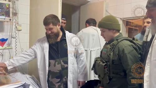 Ruslan Geremeyev, cecenul bănuit că ar fi coordonat asasinarea opozantului rus, Boris Nemțov, a fost rănit în luptele pentru Mariupol / A fost vizitat la spital de liderul cecen Ramzan Kadîrov și de fiul acestuia de 14 ani