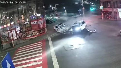 Tânăr arestat preventiv după ce a acroşat maşina poliţiei la Borșa și a fugit de la locul accidentului / Trei agenţi au fost răniţi