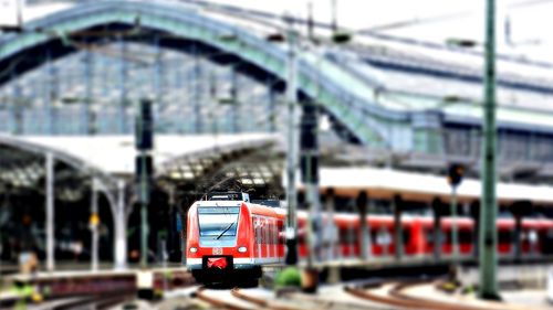 Peste 100 de trenuri anulate și întârzieri de până la 4 ore din cauza unei defecțiuni la Roma / E exclus un atac cibernetic /  Lui Salvini, ministrul Transporturilor, i se cere demisia / Trenitalia își cere scuze