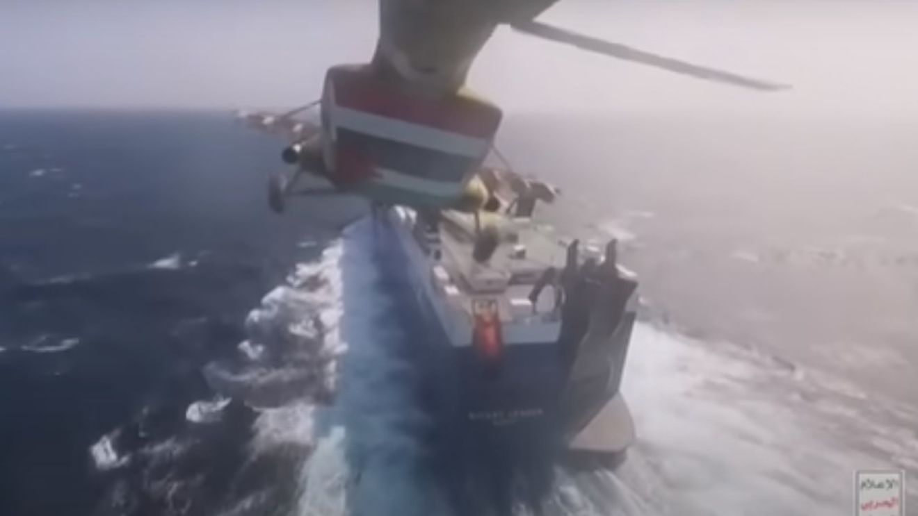SUA anunță că rebelii Houthi au tras rachete asupra a două nave în Marea Roşie