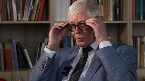 ”Serviciile de informații din România sunt incontrolabile / Stat maritim, dar n-are flotă. Și, americanii au această problemă: Vrem să asigurăm securitatea Mării Negre, dar ce face România?” - interviu cu istoricul britanic Dennis Deletant