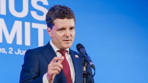Nicuşor Dan, despre prezenţa foştilor premieri Adrian Năstase şi Viorica Dăncilă la parada din China: Sunt două persoane fizice, în libertate, care nu au acţionat în numele statului român