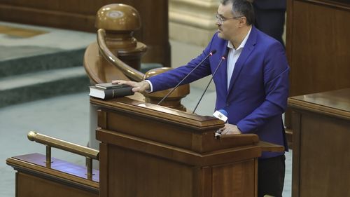 Cristian Ghinea (USR), detalii de la negocieri: Ne explică oameni din PSD la masa de negocieri că trebuie să creștem taxele că așa scrie în PNRR. Le spun politicos că mănâncă rahat și asta îi scoate din minți