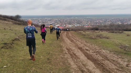 VIDEO FOTO S-a deschis sezonul de alergare în vestul țării / Șiria Winter Trail a adunat aproape 600 de sportivi amatori și profesioniști care s-au bucurat de aerul de iarnă