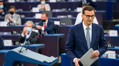 Polonia: Adoptare definitivă a legii care desființează camera disciplinară a Curții Supreme