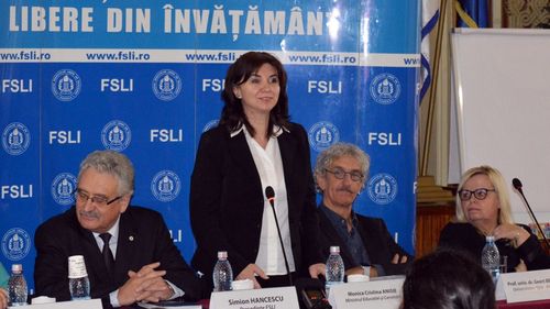 Sindicatele FSLI susțin că unele școli le cer profesorilor programul orelor predate online, ca argument pentru ca oamenii să-și primească salariile și solicită ministrului Educației să intervină