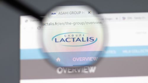 Grupul francez Lactalis, cel mai mare producător mondial de lactate, nu renunţă la afacerile din Rusia. "Ne îndeplinim misiunea de a hrăni populaţia civilă", a declarat un purtător de cuvânt al Lactalis. Francezii au patru fabrici și în România