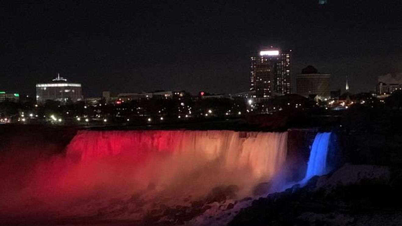 Cascada Niagara va fi iluminată în culorile drapelului românesc de 1 decembrie