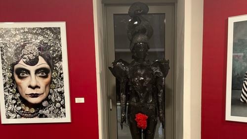 INTERVIU Stilistul Ovidiu Buta, despre proiectul unic în România, 44 Women Exhibition: Ce se întâmplă cu costumele de teatru când ele nu mai servesc actorului? Ne-am gândit că e păcat să se piardă o muncă așa de intensă