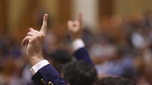 Moţiunea de cenzură inițiată de AUR- prezentată în parlament / Guvernanții, „olimpici pe podiumul rușinii”, se arată în textul documentului